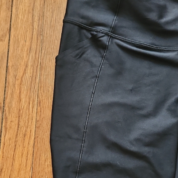 All In Motion Women's Black Bike Shorts With Pocket - Picture 3 of 9